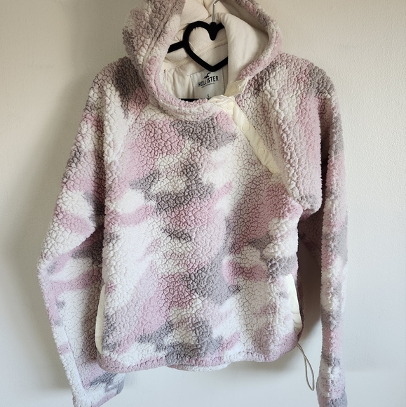 Hollister Jackets & Blazers - Hollister Pink Camo Sherpa Hoodie Jacket Size SM